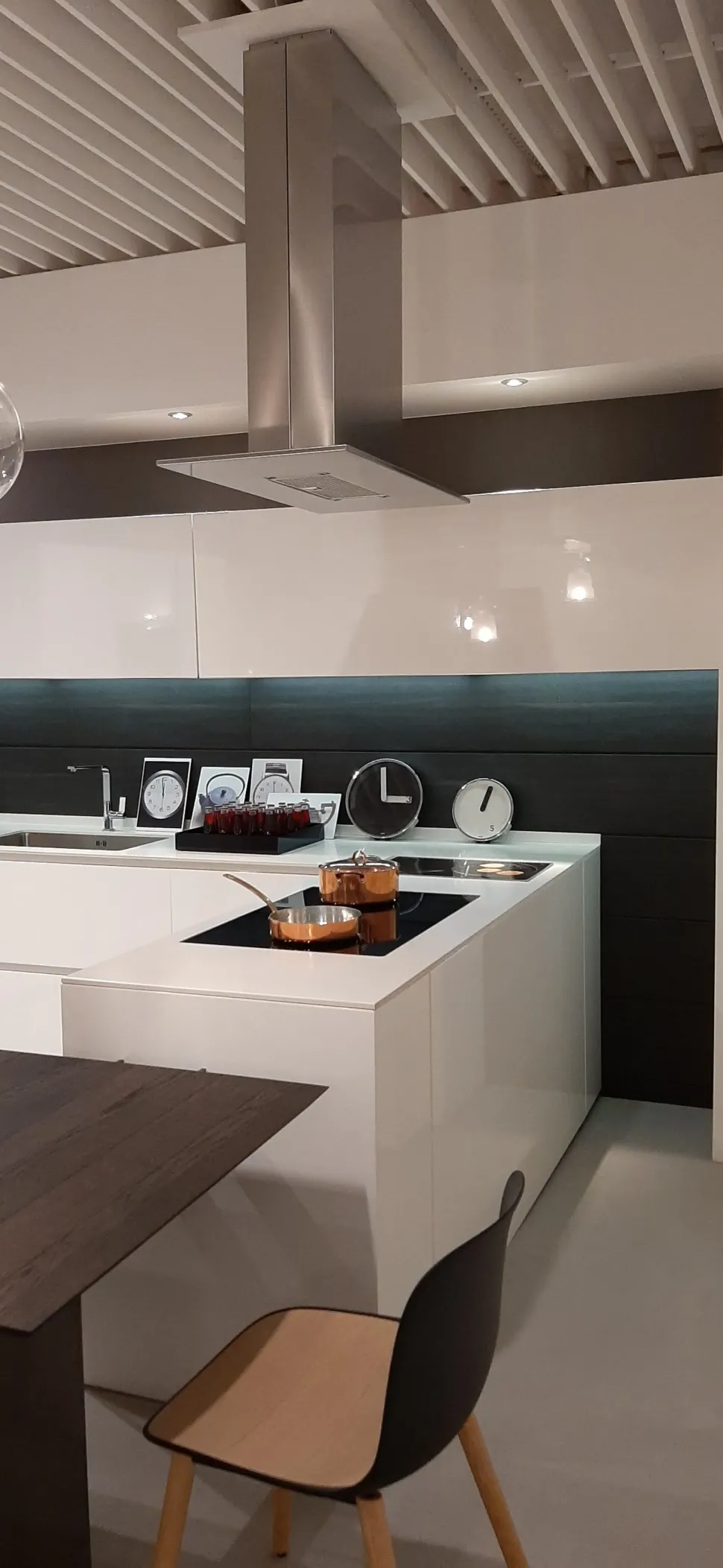 Cucina Light moderna bianca con penisola Modulnova scontata 50%