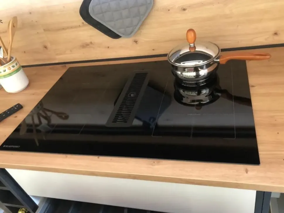 Cucina lineare in hpl grigio Wood a prezzo ribassato