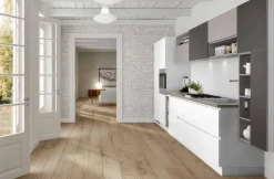 Cucina lineare in laccata lucido a prezzo ribassato 37%