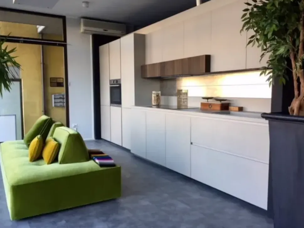 Cucina lineare in laccato opaco a prezzo ribassato 44%