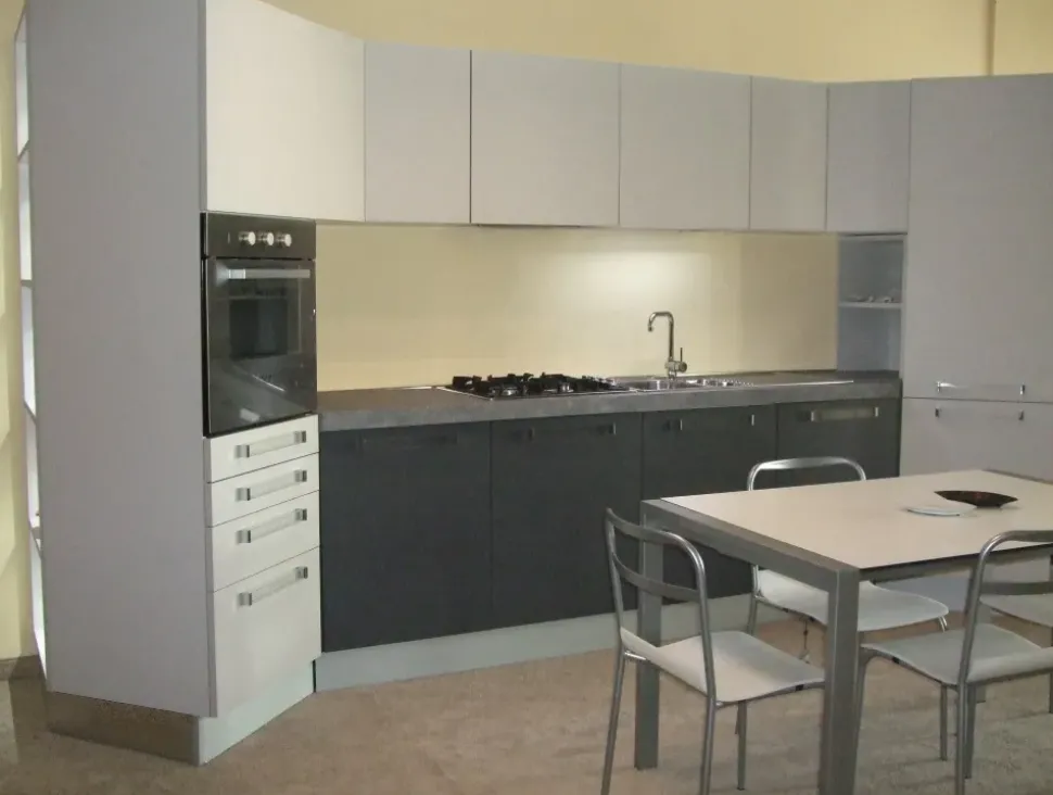 Cucina lineare in laminato materico bianca People a prezzo scontato