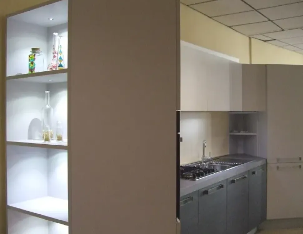 Cucina lineare in laminato materico bianca People a prezzo scontato