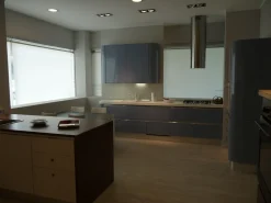 Cucina lineare in laminato lucido a prezzo scontato 30%