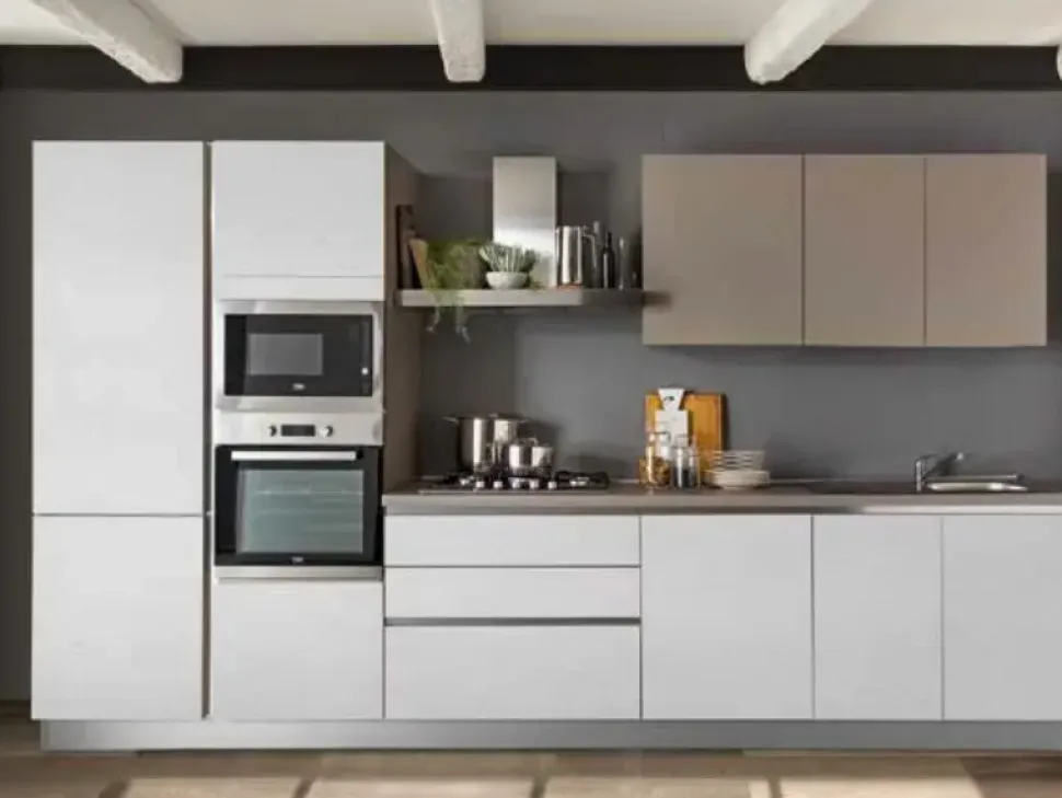 Cucina lineare in laminato lucido a prezzo ribassato 50%