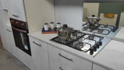 Cucina lineare in laminato materico a prezzo ribassato 52%