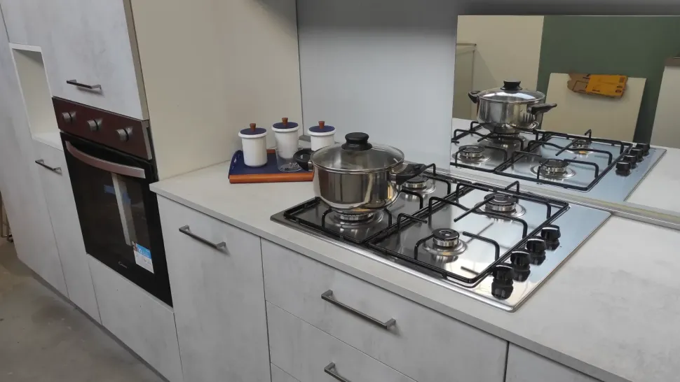 Cucina lineare in laminato materico a prezzo ribassato 52%