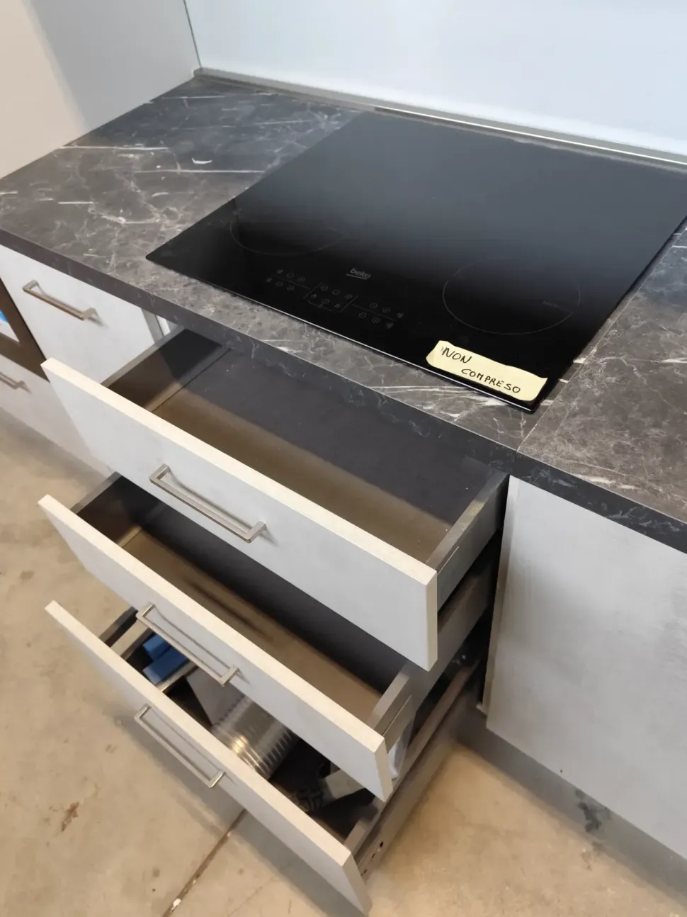 Cucina lineare in laminato materico a prezzo ribassato 52%