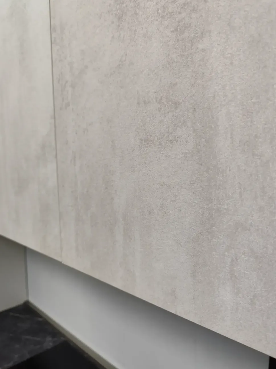 Cucina lineare in laminato materico a prezzo ribassato 52%