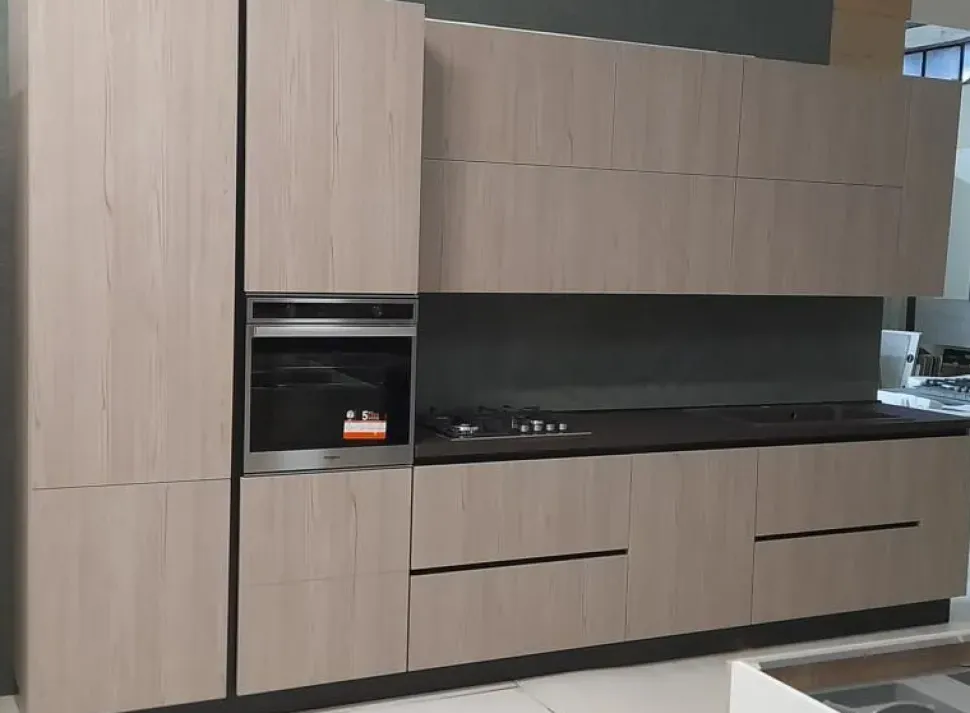 Cucina lineare in laminato materico a prezzo ribassato 50%
