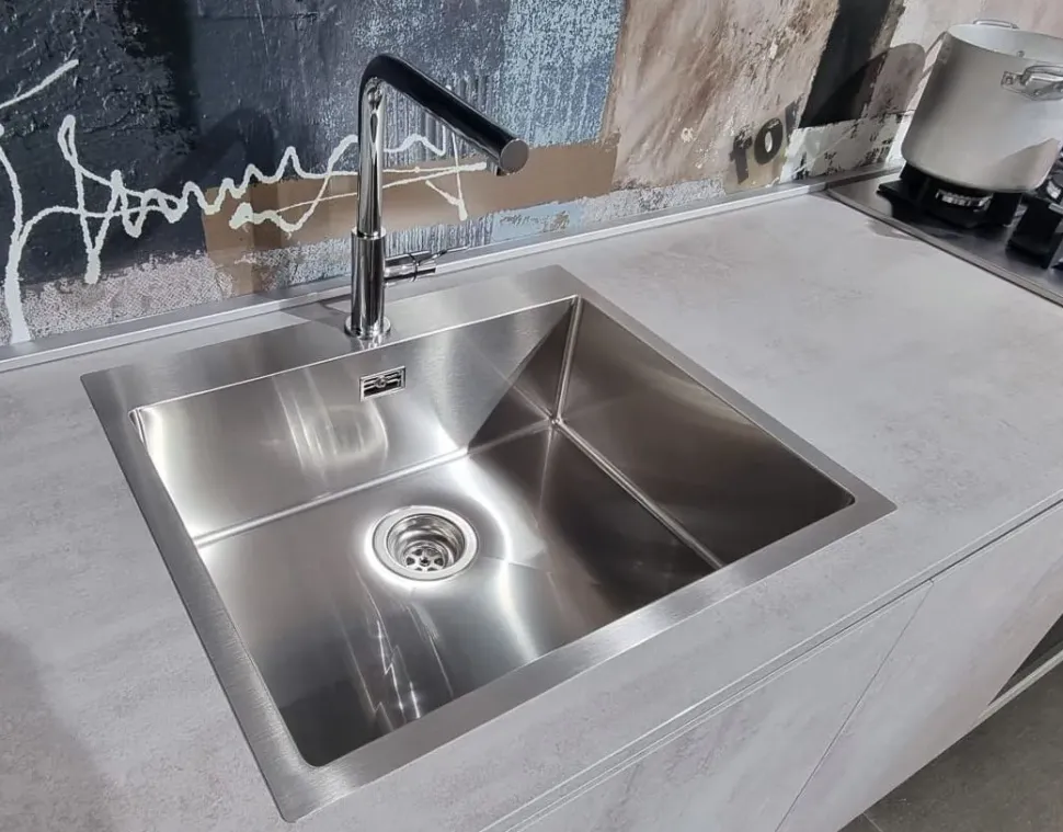 Cucina lineare in laminato materico altri colori Infinity maniglia grip a prezzo ribassato