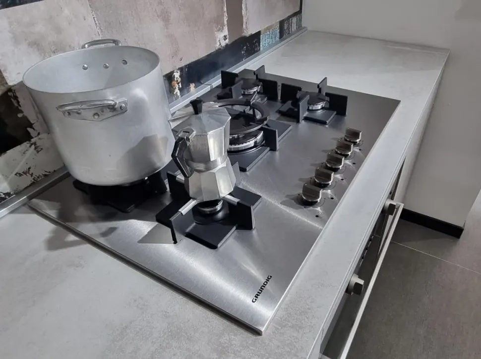 Cucina lineare in laminato materico altri colori Infinity maniglia grip a prezzo ribassato