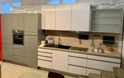 Cucina lineare in laminato lucido bianca 808 inox a prezzo ribassato