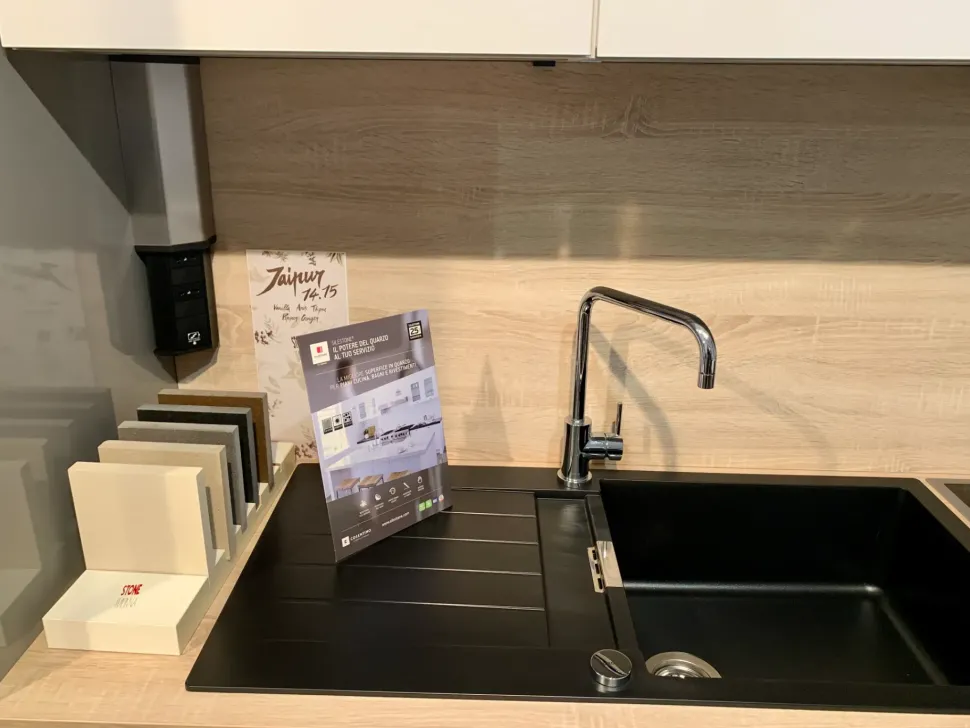 Cucina lineare in laminato lucido bianca 808 inox a prezzo ribassato