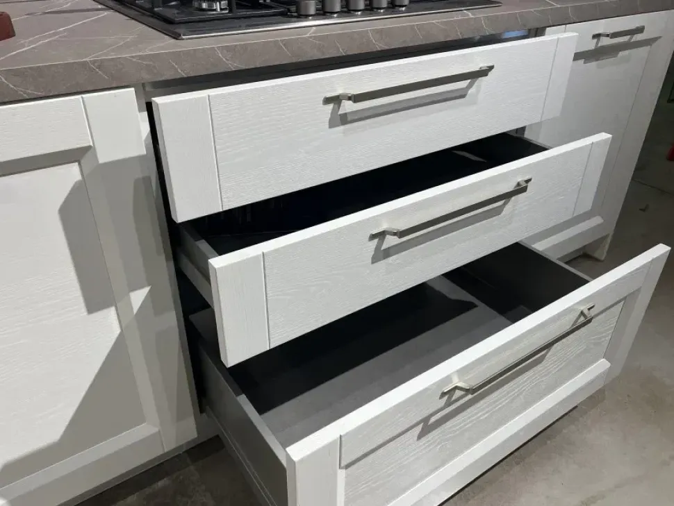 Cucina lineare in legno a prezzo scontato 60%