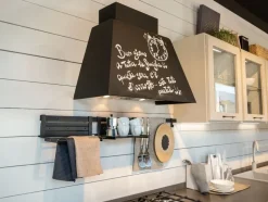 Cucina lineare in legno bianca Provenza a prezzo ribassato