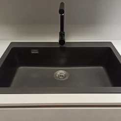 Cucina lineare in melaminico a prezzo ribassato 50%