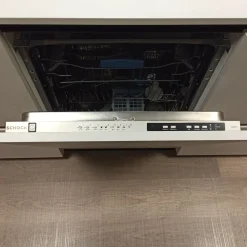 Cucina lineare in melaminico a prezzo ribassato 50%