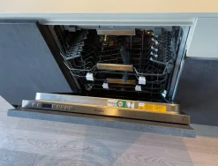 Cucina lineare in melaminico a prezzo ribassato 45%