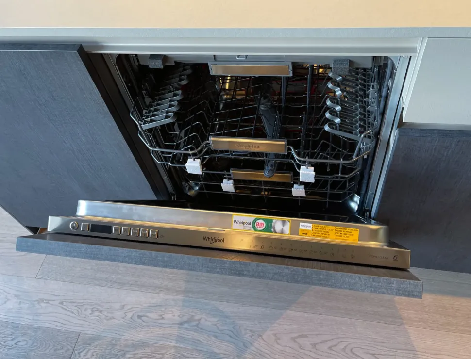 Cucina lineare in melaminico a prezzo ribassato 45%