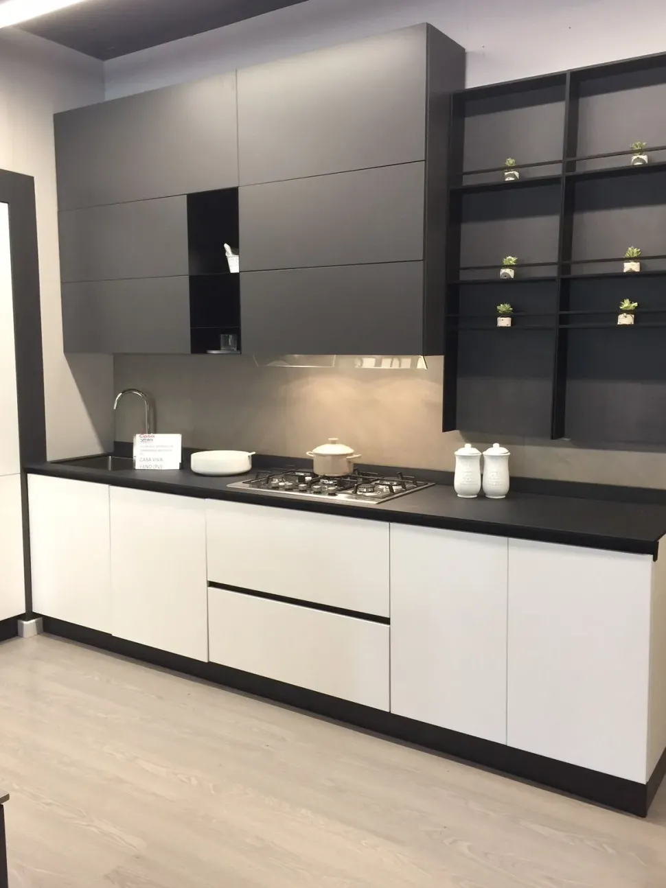 Cucina lineare in polimerico opaco a prezzo ribassato