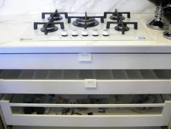 Cucina lineare in vetro a prezzo scontato 38%