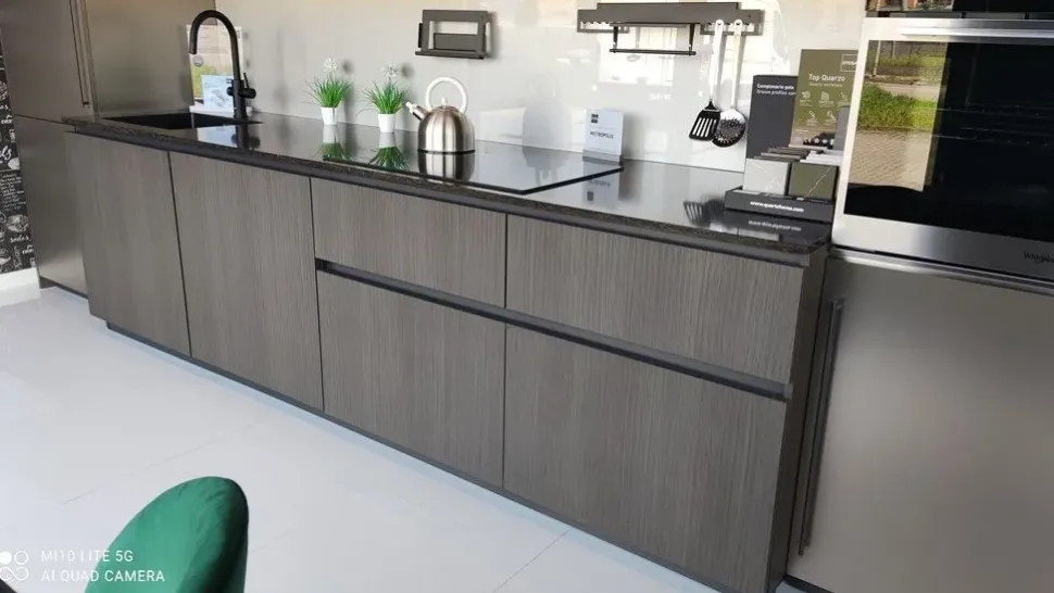 Cucina lineare moderna rovere moro Stosa Metropolis
