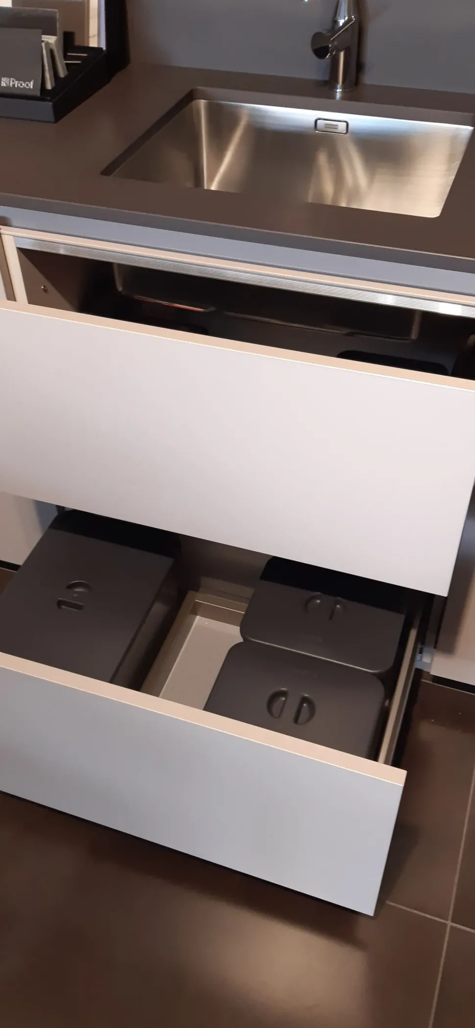 Cucina Logica l0 design grigia Valdesign lineare scontata 60%