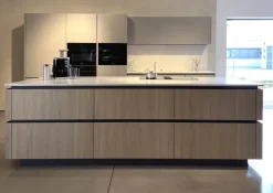 Cucina Logica moderna grigia Valdesign con isola scontata 55%