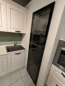 Cucina Maya moderna bianca Atra ad angolo scontata 38%