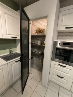 Cucina Maya moderna bianca Atra ad angolo scontata 38%