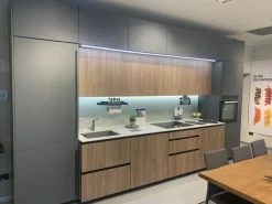 Cucina Metropolis moderna grigia Stosa lineare scontata 50%