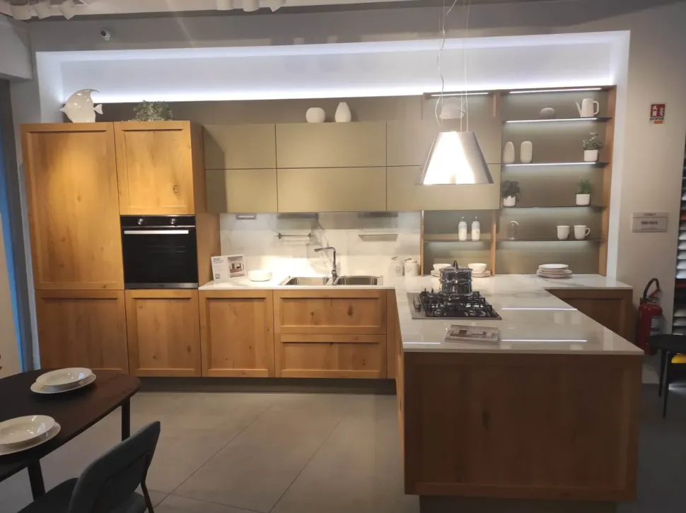 Cucina Milano 01 con penisola Veneta cucine con un ribasso imperdibile