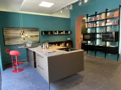 Cucina Modello unit design altri colori Cesar con isola scontata 61%