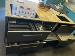 Cucina Modello unit design altri colori Cesar con isola scontata 61%