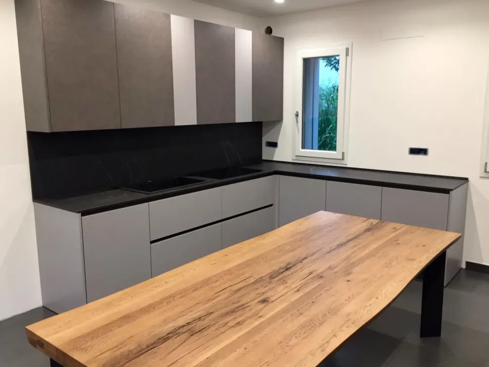 Cucina moderna ad angolo Primopiano cucine Ingrosso cucine moderne icm59 a prezzo ribassato