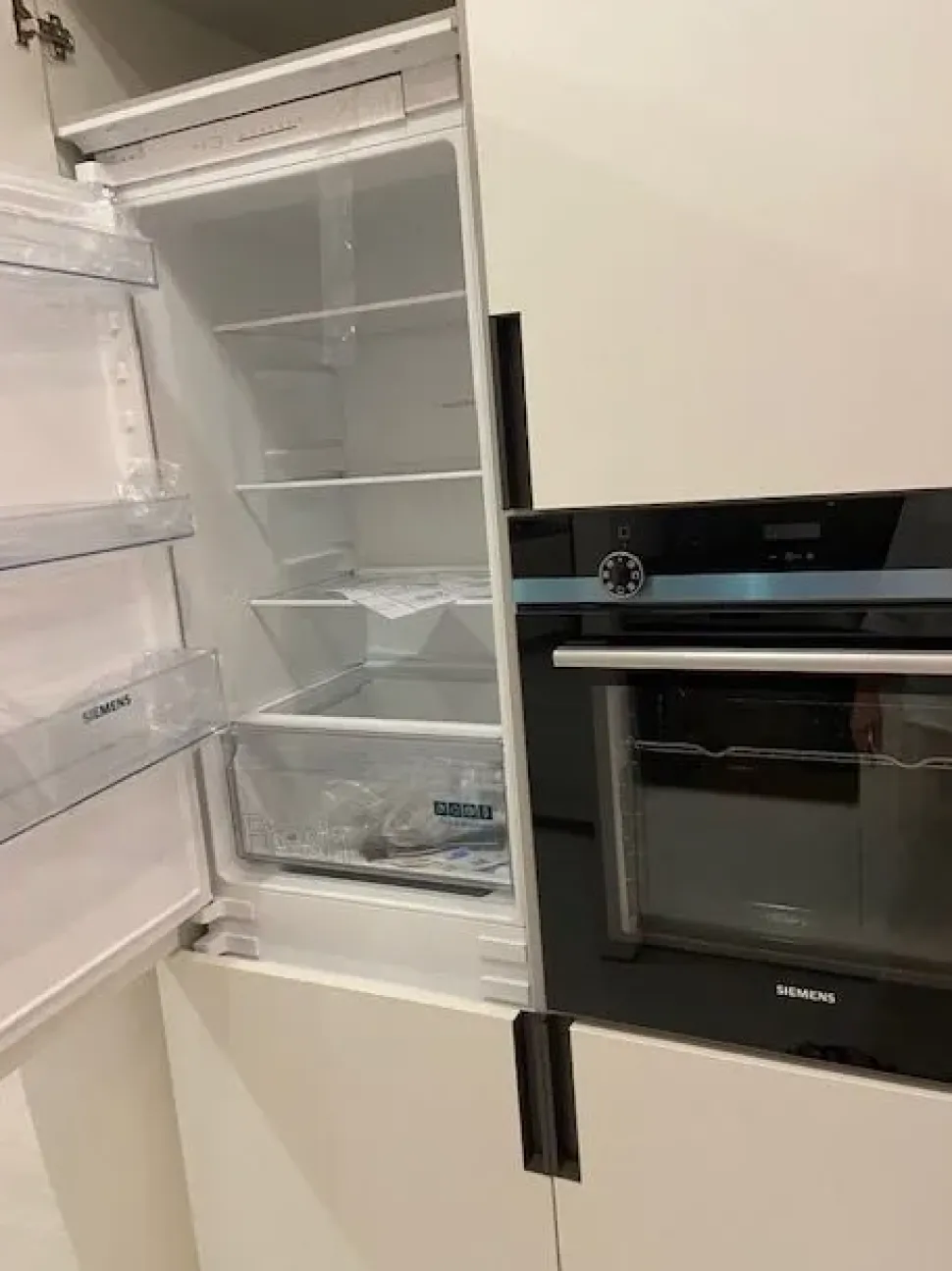 Cucina moderna bianca Arrex lineare Lab scontata