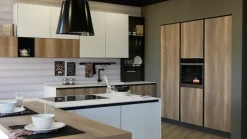 Cucina moderna bianca Mobilturi ad isola Stratos in Offerta Outlet