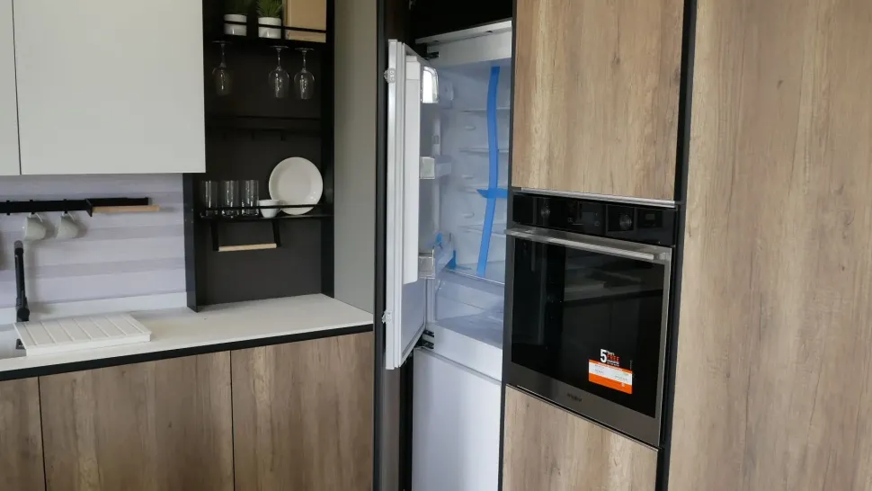 Cucina moderna bianca Mobilturi ad isola Stratos in Offerta Outlet