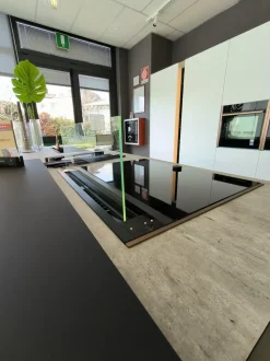Cucina moderna con isola Lab13 Aran a prezzo ribassato