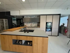 Cucina moderna con isola Loft xxl Arrex a prezzo ribassato