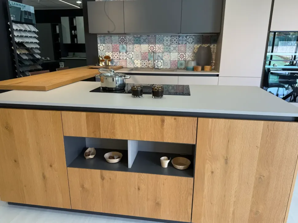 Cucina moderna con isola Loft xxl Arrex a prezzo ribassato