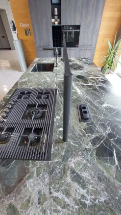 Cucina moderna con isola Unit Cesar a prezzo ribassato