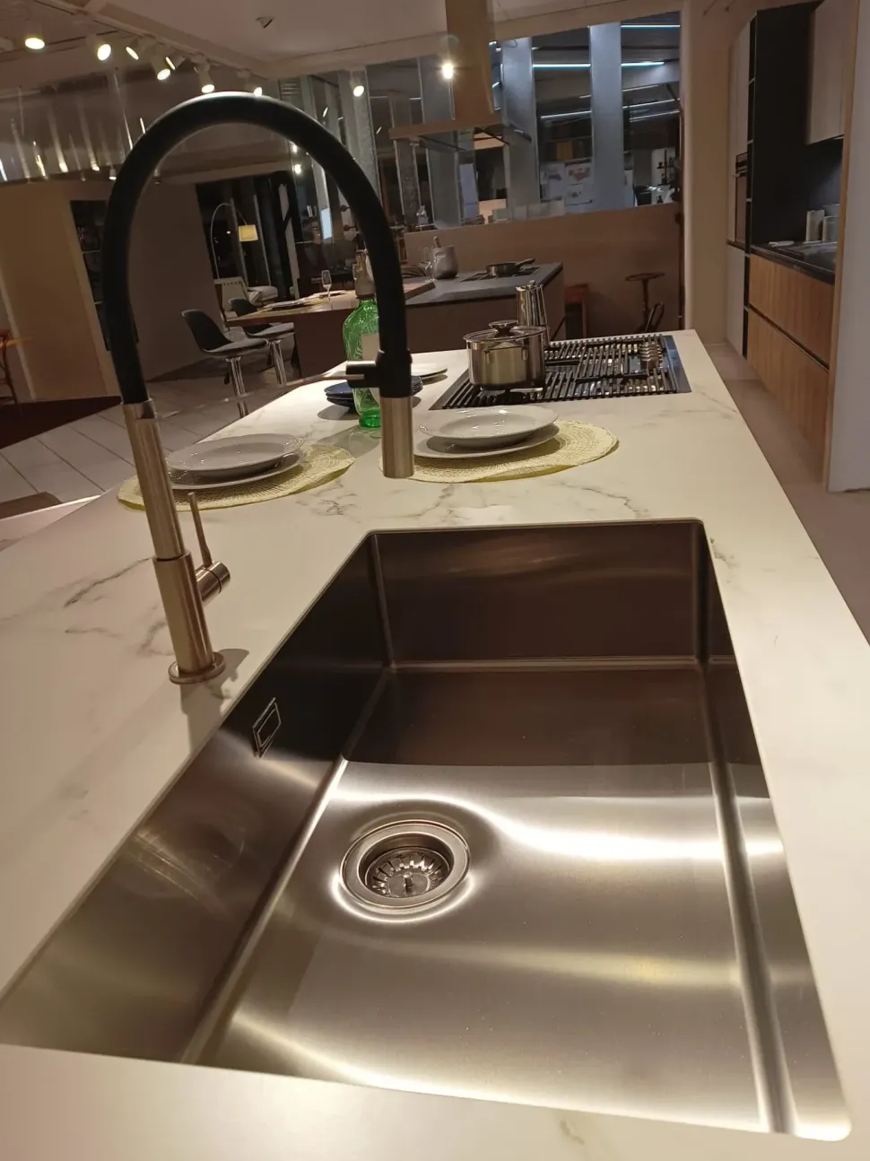 Cucina moderna con penisola Mènta Binova a prezzo scontato