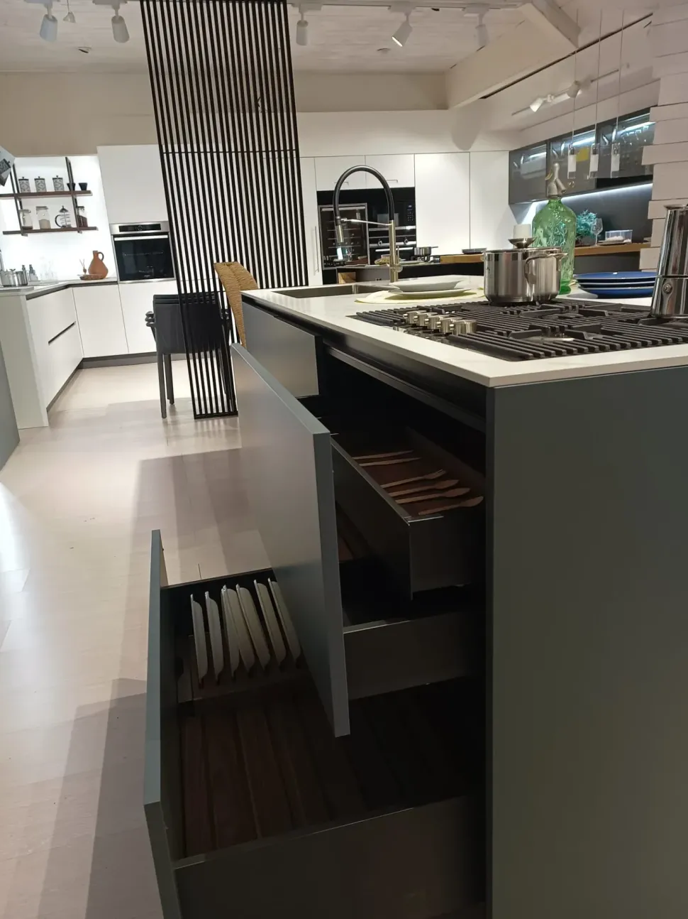 Cucina moderna con penisola Mènta Binova a prezzo scontato