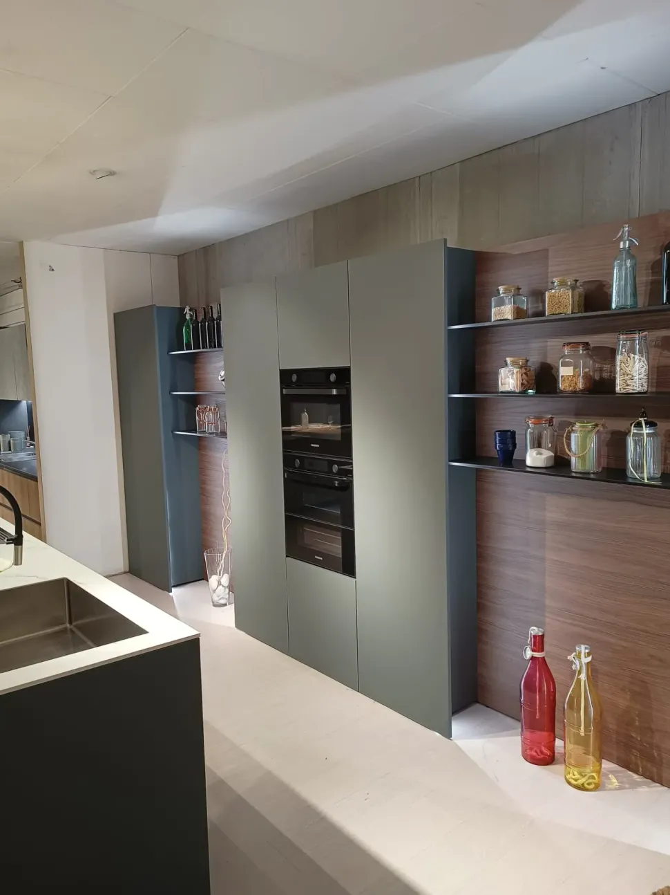 Cucina moderna con penisola Mènta Binova a prezzo scontato