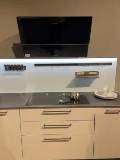 Cucina moderna con penisola Glass Arredo3 in altri colori, scontata!