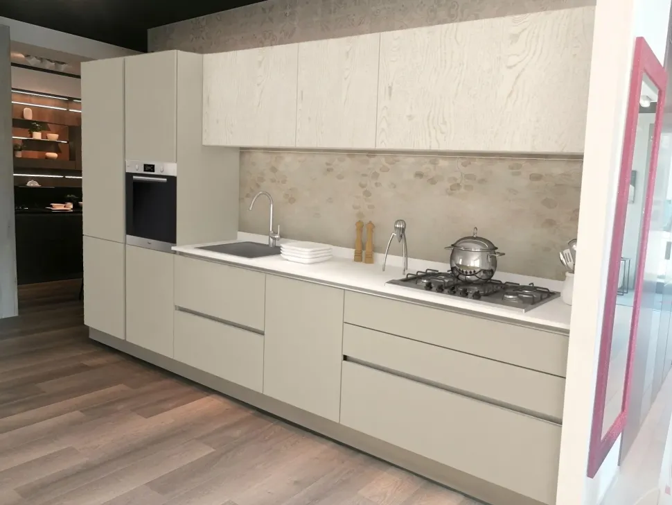 Cucina moderna grigia lineare Start Time di Veneta Cucine a 7300€.