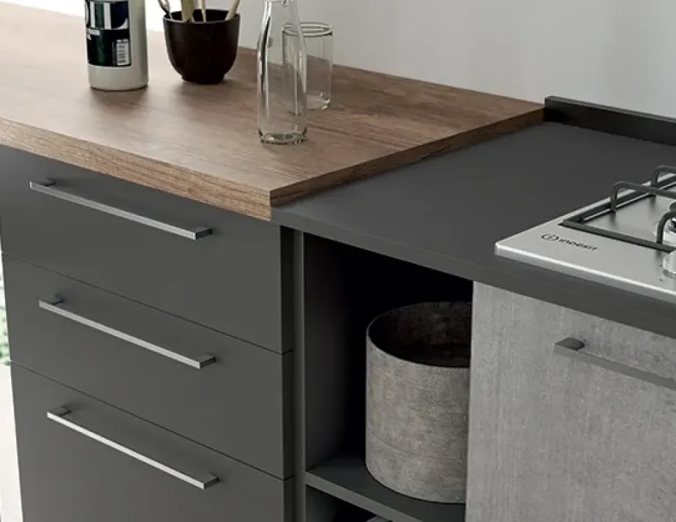Cucina moderna grigio Primacucine lineare Domino grafite e cementho in offerta
