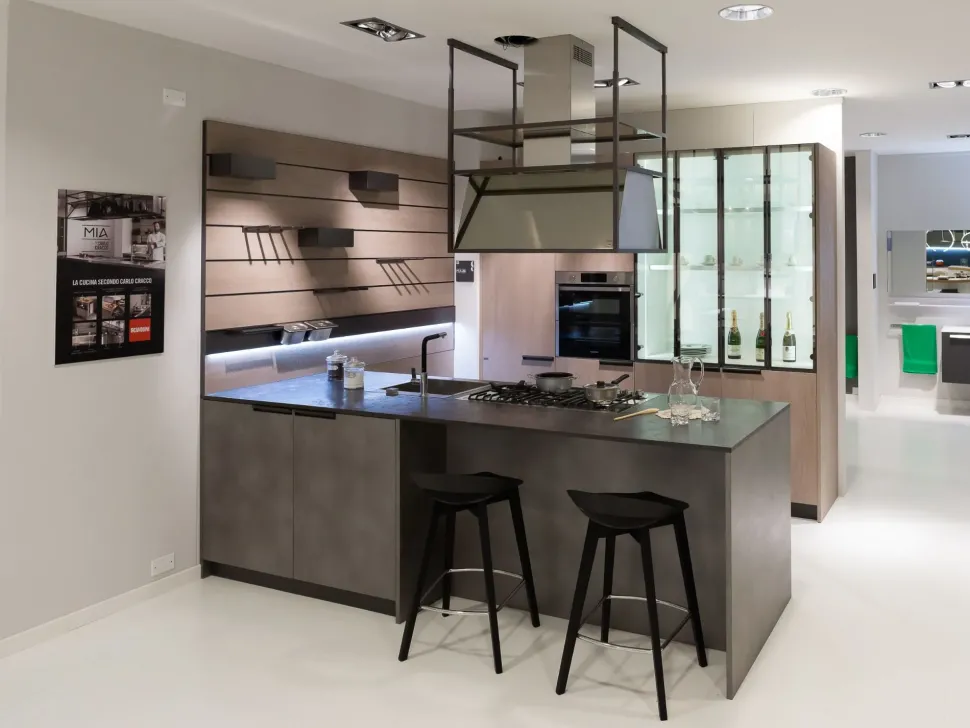 Cucina moderna grigio Scavolini con penisola Mia scontata