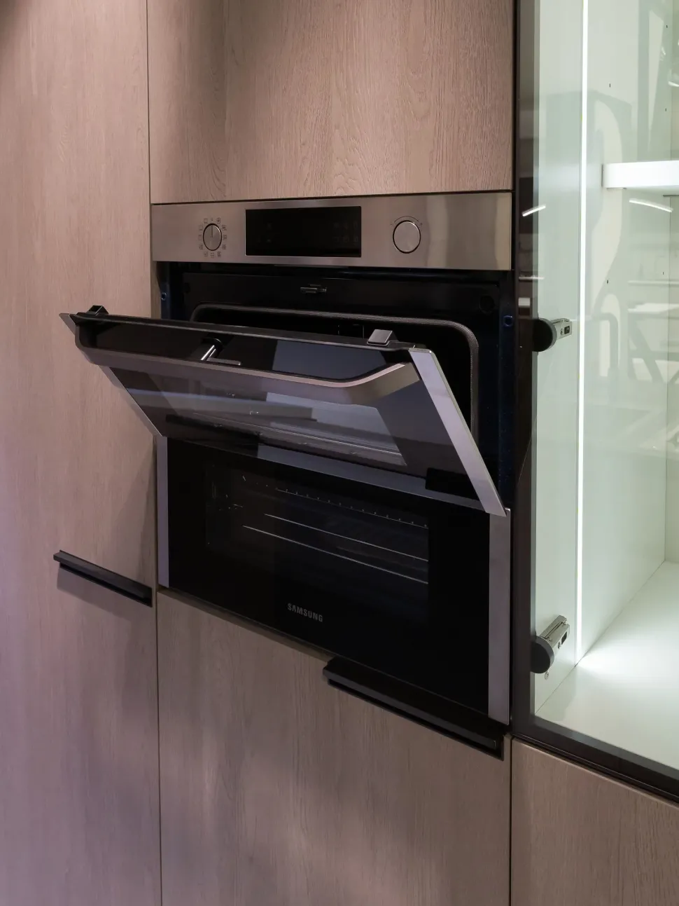 Cucina moderna grigio Scavolini con penisola Mia scontata